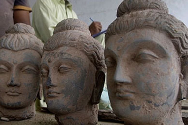 US returns over 450 stolen antiquities to Pakistan