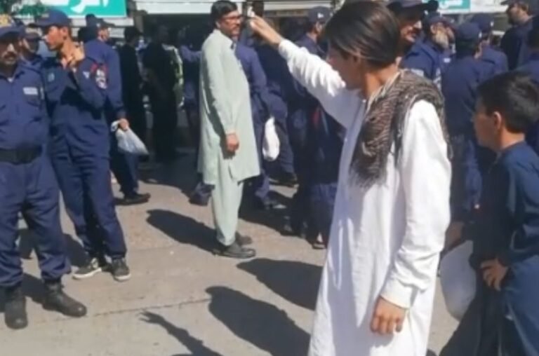 Security guards protest in Rawalpindi over unpaid salaries