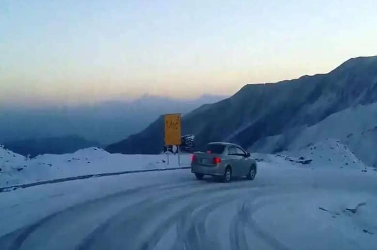 snowfall hits Pakistan