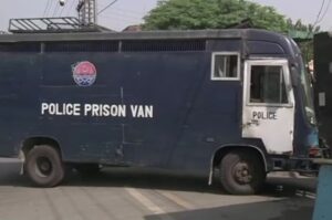 14 prisoners escape from prisoner van near Rawalpindi