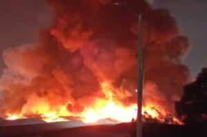 Fire erupts at Islamabad H-9 Sunday Bazaar