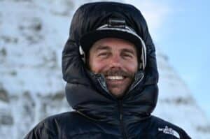 Foreign mountaineer loses his life on K-6 mountain in GB