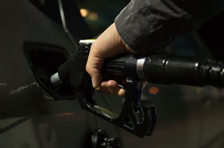 Govt cuts petrol, diesel prices in Pakistan today