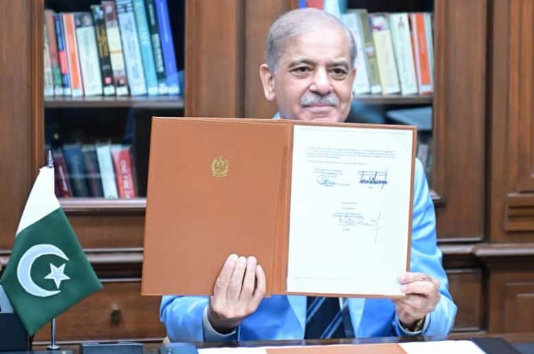 PM Shehbaz signs historic Islamabad memorandum of understanding between US and Iran