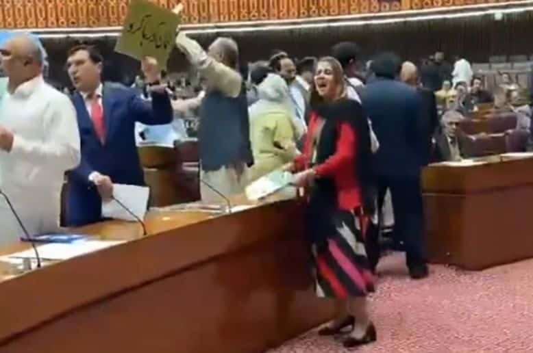 PTI lawmakers protest inside house, disrupt parliamentary proceedings
