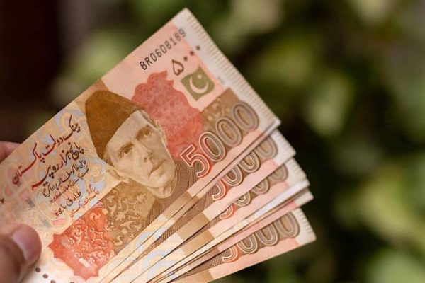 Sindh announces Rs700000 for families of accident victims