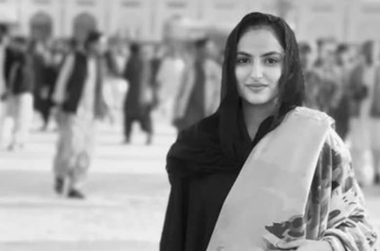 Sindh CM visits PPP late worker Saba Haider, offers condolences to her family