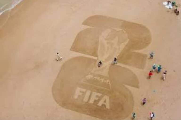 Stunning FIFA World Cup sand sculptures draw crowds at Gadani beach