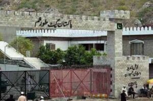 Torkham border temporarily reopens, repatriation of stranded trucks begins