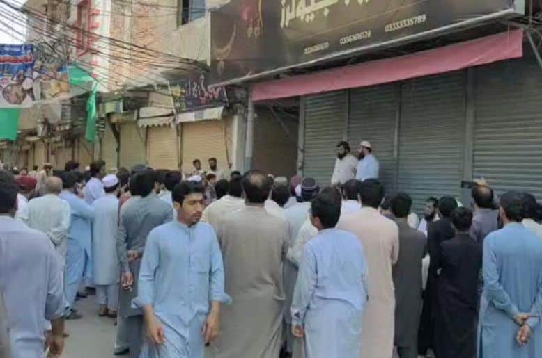 Karachi markets shut down