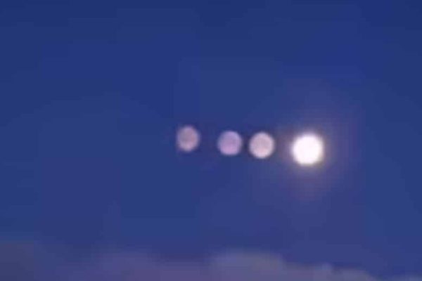 How did 4 moons appear in Russia at once?