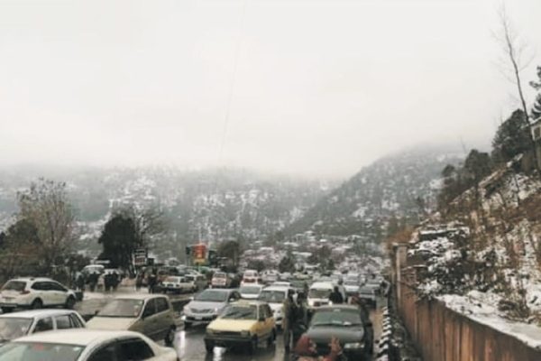 Tourists flock to northern areas during holidays