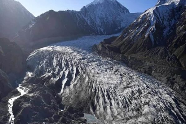 Hunza: Glacier collapse creates panic amongst locals  