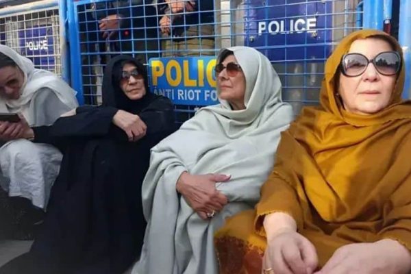 Adiala Jail: Police use water cannon on Protesters