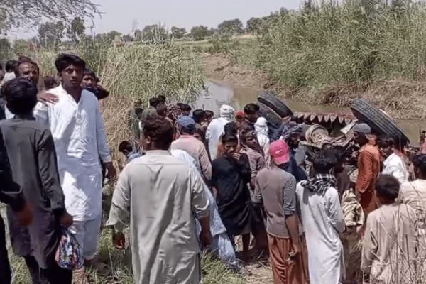 Bus carrying wedding guests plunges into ditch in Shikarpur, 5 dead