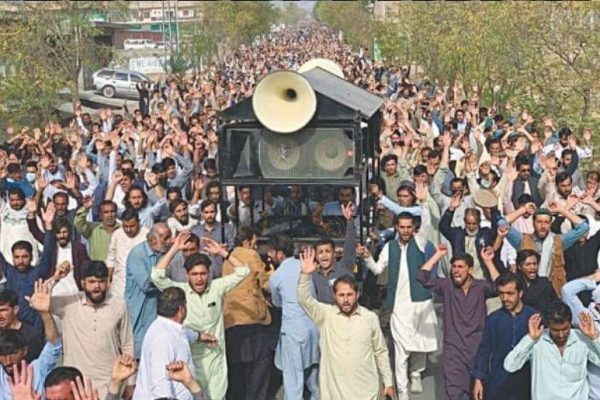 Kurram residents rally at Pak-Afghan border in solidarity with armed forces