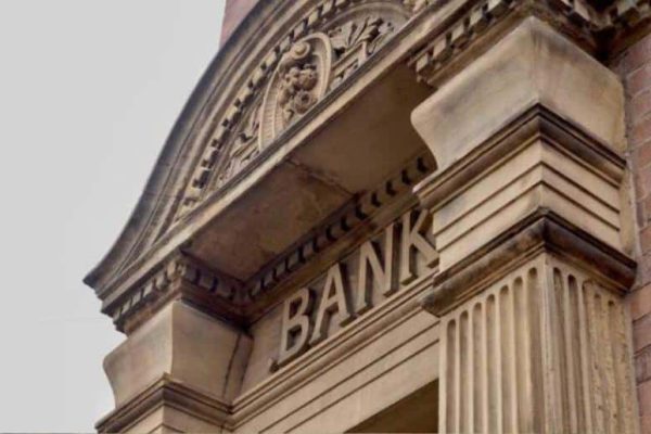 Banks extend hours on Feb 28 to support customs, tax payments