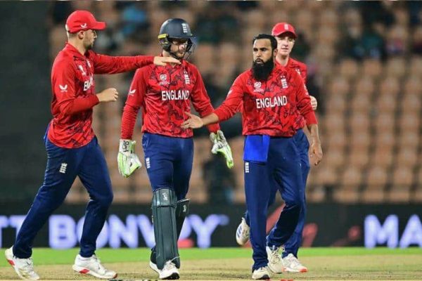 England beat New Zealand by four wickets in Super Eights clash