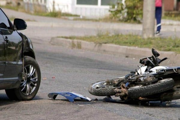 Watch: Food delivery rider dies in tragic car accident at Khayaban-e-Ittihad Karachi