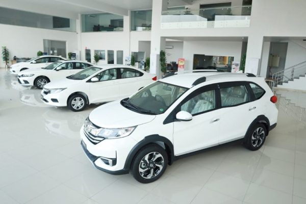 Pakistan records notable yearly rise in car loans