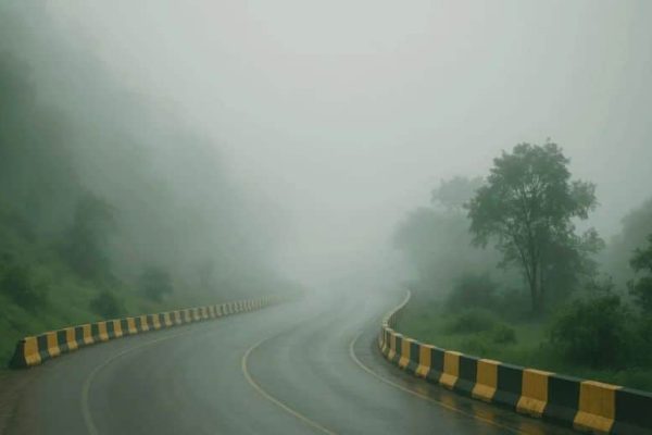 Dense Fog closes major Motorways in Pakistan