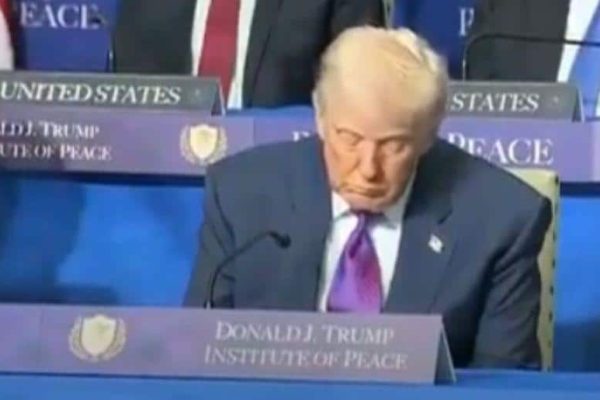 Trump appears drowsy at Peace Board meeting