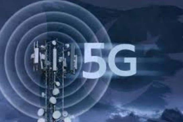 Which Pakistani airport becomes first to launch 5G services?