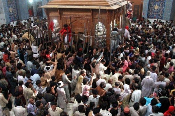 Girl abducted from Sehwan shrine rescued, kidnappers sold her for Rs1 million