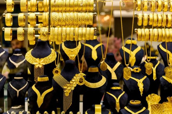 Gold prices fall in Pakistan as stronger dollar weighs on global market