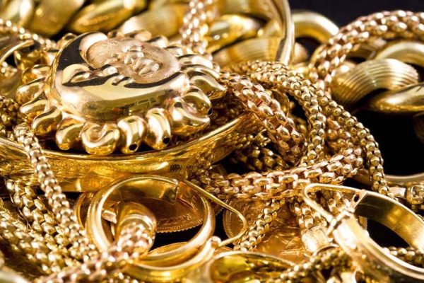 Gold prices rebound in Pakistan amid global gains