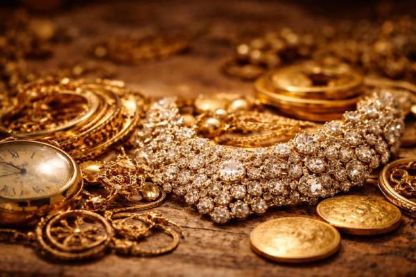 Gold becomes cheaper in Pakistan as global rates fall