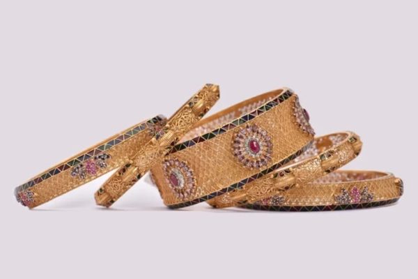 Gold prices surge in Pakistan