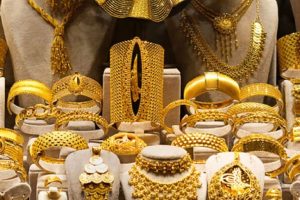 Gold price in Pakistan takes Rs2,400 hit as global bullion slides