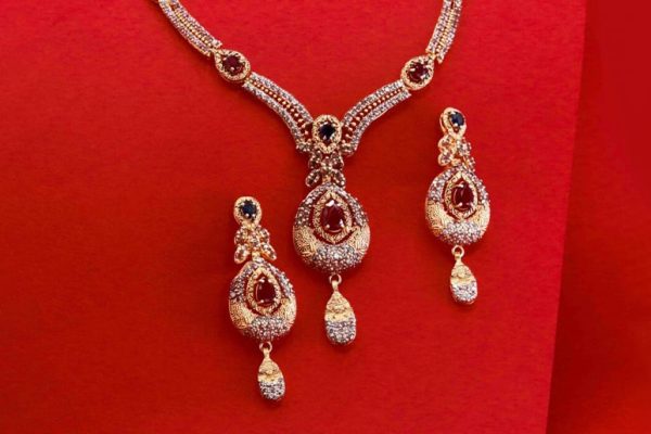 Gold prices in Pakistan tumble Rs3,800 as global selloff deepens