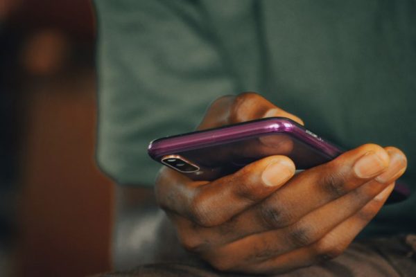 Govt considers ending mobile phone tax