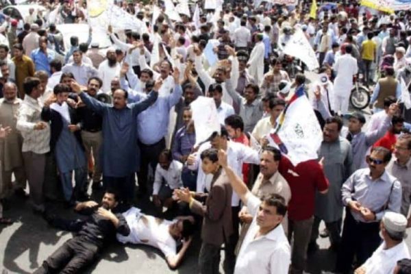 Govt employees hold rally, demand salary increase