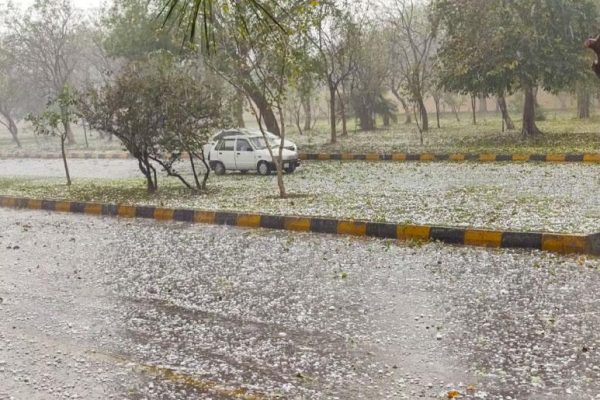 Hail and dust storms likely to hit KP, Punjab and Islamabad 