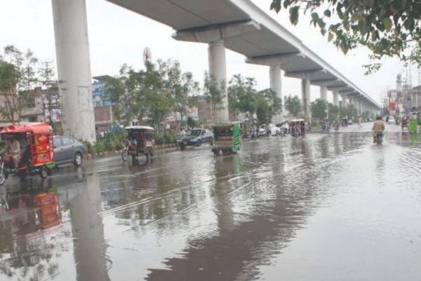 Hailstorm, heavy rain cool down Lahore weather