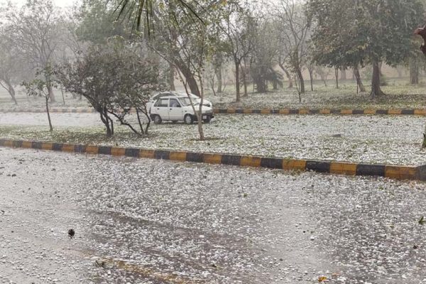 Unexpected hailstorm in Islamabad, Rawalpindi disrupts traffic