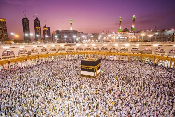 Saudi Arabia suspends 1,800 foreign Umrah travel agencies