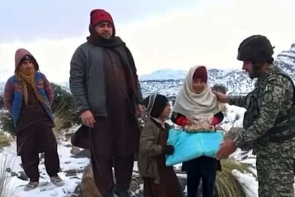Pak Army relief operation underway in Tirah during Intense snowfall