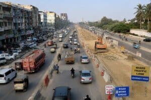 Karachi University Road traffic update for commuters