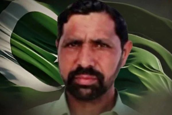 President awards Sitara-e-Shujaat to Liaqat Shaheed for foiling Suicide attack