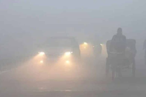 Zero visibility during intense fog predicted in Karachi