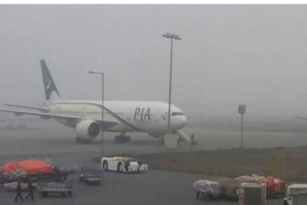 Dense fog disrupts flight operations in Karachi