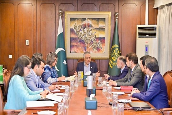 ‘Pakistan is facilitating Iran-US talks for peace and stability’: Dar