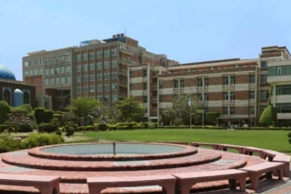 Suicide incidents: University of Lahore starts fencing balconies