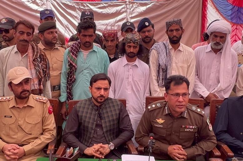 Laadi Gang surrenders to DG Khan police
