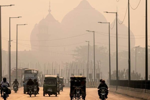 Lahore meets mild drop in Smog, cold weather resumes