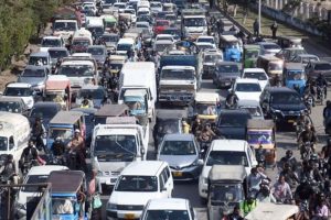 Lahore Traffic Police crackdown on over 1,000 heavy vehicles